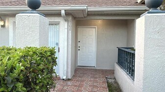 1108 Lucaya Cir in Orlando, FL - Building Photo