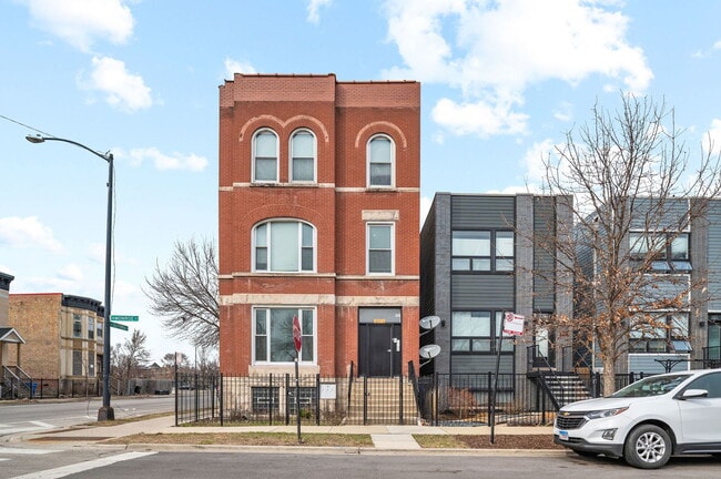 2756 W Monroe St, Unit 1F