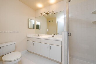 705 SW 122nd Ave in Pembroke Pines, FL - Building Photo - Building Photo