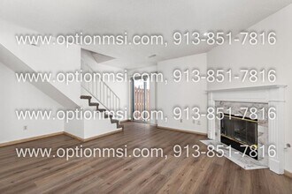 114 Cambridge Meadows Dr in Belton, MO - Building Photo - Building Photo