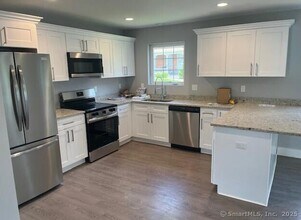 14 Elm St in Seymour, CT - Building Photo - Building Photo