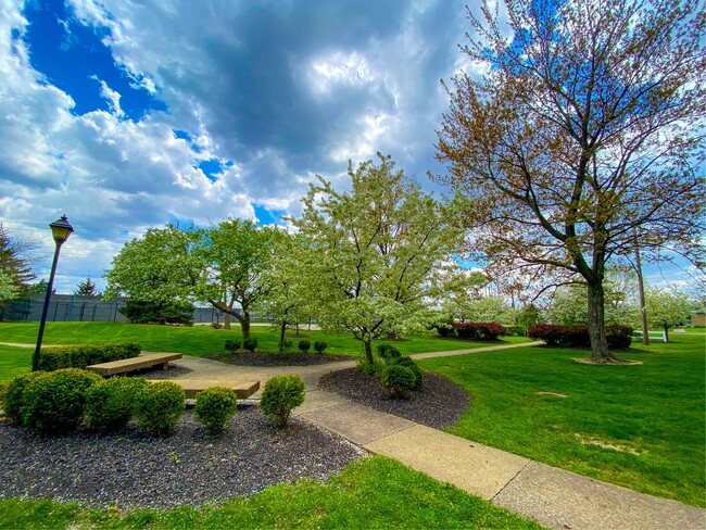 Broadview Gardens Apartments in Cleveland, OH - Building Photo - Building Photo