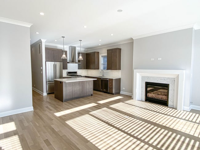 3347 N Kenmore Ave, Unit 3347-3S