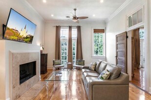1204 Carondelet St in New Orleans, LA - Building Photo