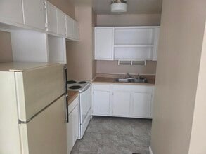 679 Woodruff Pl E Dr in Indianapolis, IN - Building Photo - Building Photo