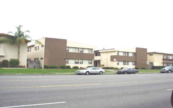 10911 Pioneer Blvd in Santa Fe Springs, CA - Building Photo