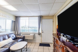 14401 Front Beach Rd in Panama City Beach, FL - Building Photo - Building Photo