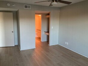 448 N Bellflower Blvd, Unit MK-PH in Long Beach, CA - Building Photo - Building Photo