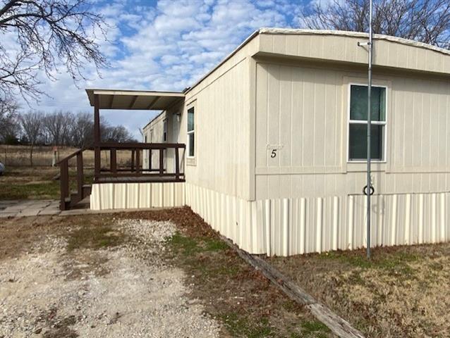 1620 E Reno Rd in Azle, TX - Building Photo