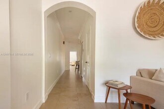 15566 SW 13th Terrace in Miami, FL - Building Photo - Building Photo