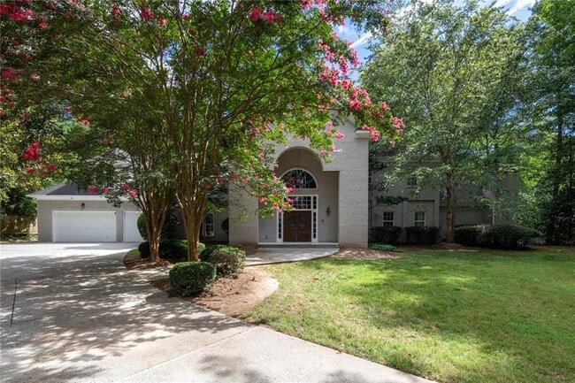 property at 680 W Paces Ferry Rd NW