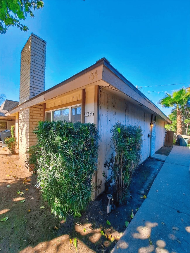 132 W Dayton Ave in Fresno, CA - Building Photo - Building Photo