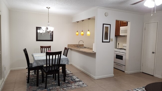 property at 4727 W Alabama St