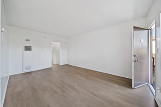 1235 Boynton St, Unit 15 in Glendale, CA - Building Photo - Building Photo