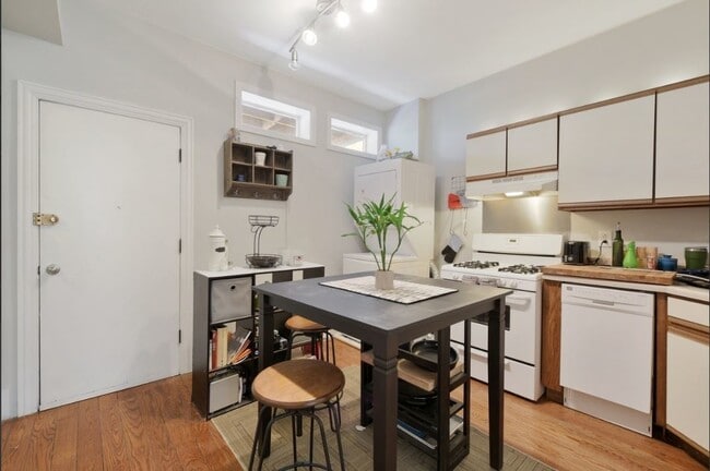 2153 W Potomac Ave in Chicago, IL - Building Photo - Building Photo
