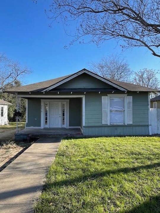 2210 Cumberland Ave in Waco, TX - Building Photo