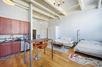 300 Communipaw Ave in Jersey City, NJ - Building Photo - Building Photo