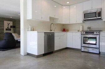 2849 Seattle Dr in Los Angeles, CA - Building Photo - Building Photo