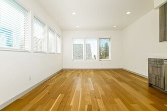 4311A SW Frontenac St in Seattle, WA - Building Photo - Building Photo