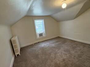 315 E Davenport St in Iowa City, IA - Building Photo - Building Photo