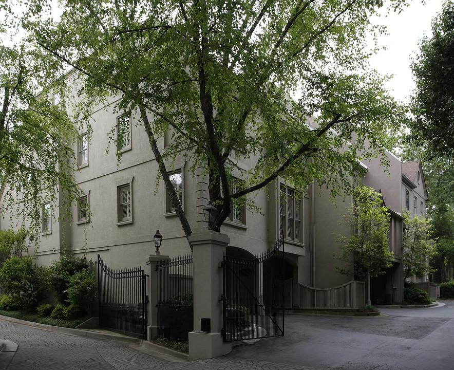 Gate Condominium in Atlanta, GA - Building Photo