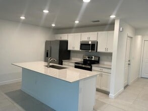 6737 Broadwater Ln in Greenacres, FL - Building Photo - Building Photo