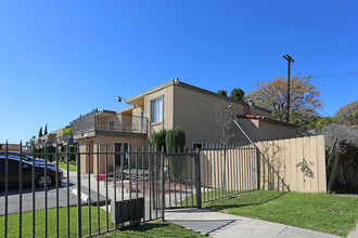 Vista de Helix in Spring Valley, CA - Building Photo - Building Photo