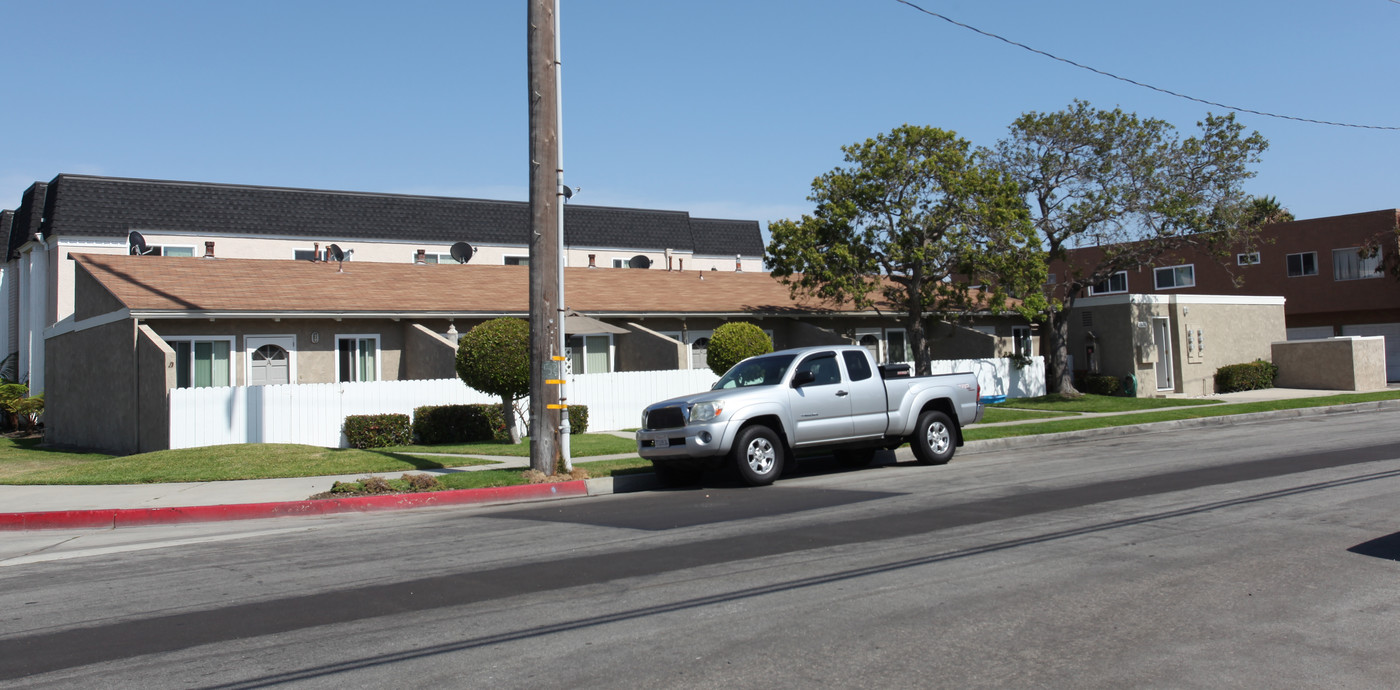 1416 Alabama St in Huntington Beach, CA - Building Photo