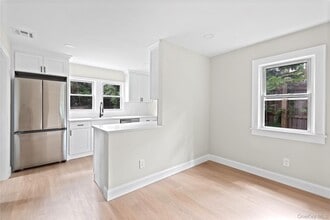 414 Echo Ave in Sound Beach, NY - Building Photo - Building Photo