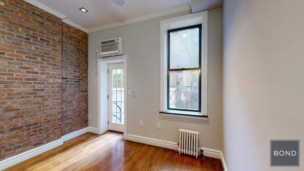 246 Mott St in New York, NY - Building Photo