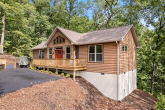 131 Pier Point Dr in Lake Lure, NC - Building Photo - Building Photo