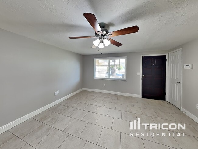 5058 Silk Oak Dr in Sarasota, FL - Building Photo - Building Photo