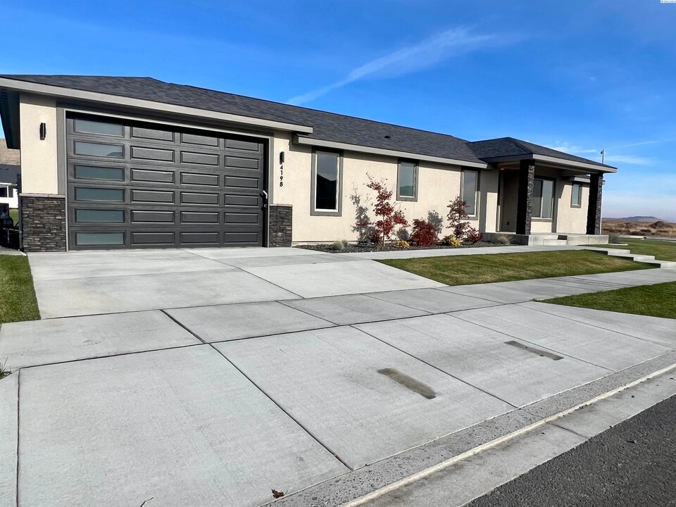 4198 Lolo Wy in Richland, WA - Building Photo