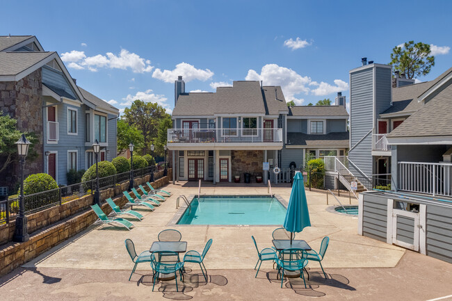 Stoneridge Apartments in Norman, OK - Foto de edificio - Building Photo