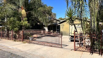 219 E 10th St in Merced, CA - Building Photo