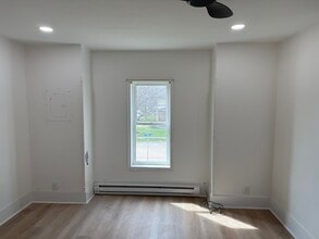 225 E Peru St, Unit 4 in Princeton, IL - Foto de edificio - Building Photo