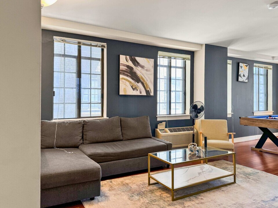 111-23 N 15th St in Philadelphia, PA - Building Photo