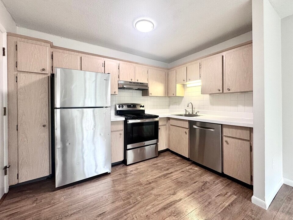 130 North St in Newton, MA - Building Photo