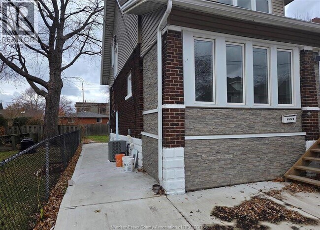3284 Baby St in Windsor, ON - Building Photo - Building Photo