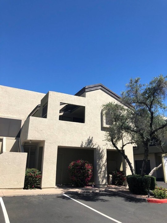 4201 N 20th St-Unit -202 in Phoenix, AZ - Building Photo