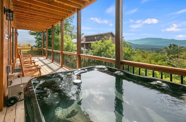 739 Picadilly Ln in Gatlinburg, TN - Building Photo - Building Photo