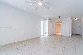 2821 N Miami Beach Blvd in North Miami Beach, FL - Building Photo - Building Photo