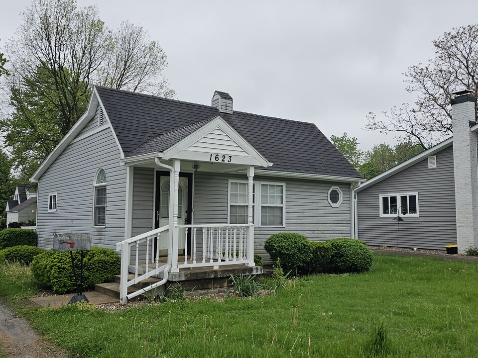 1623 W 8th St in Anderson, IN - Building Photo