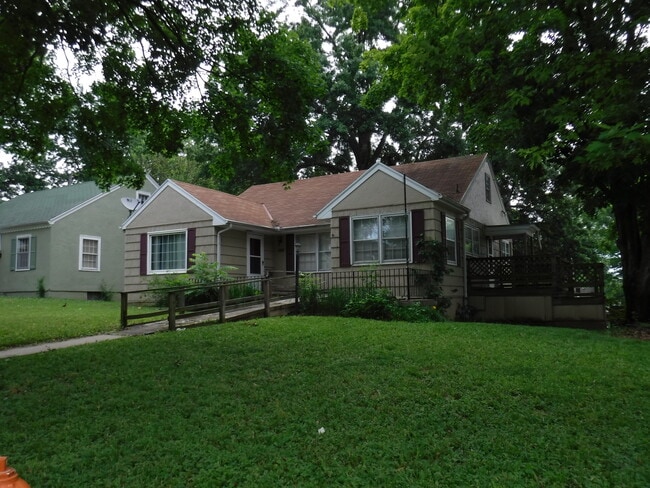 1915 S 33rd St in St. Joseph, MO - Building Photo - Building Photo