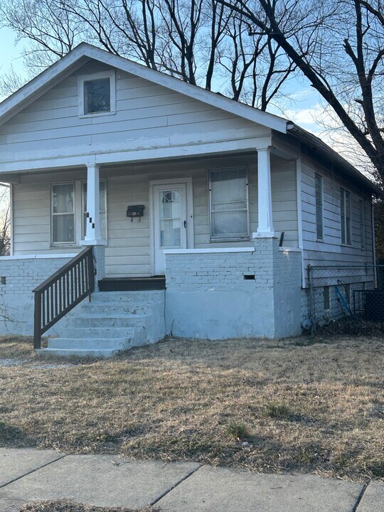863 N 74th St in East St. Louis, IL - Building Photo