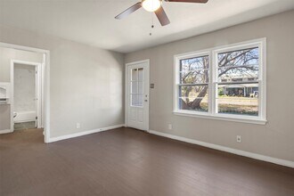 320 NE 31st St, Unit 3021 in Grand Prairie, TX - Building Photo - Building Photo