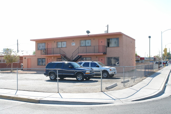 East Vegas Trt in North Las Vegas, NV - Building Photo - Building Photo