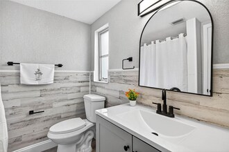 7835 Birchwood Dr in Port Richey, FL - Building Photo - Building Photo