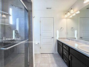 4876 Halifax Ct in Denver, CO - Foto de edificio - Building Photo