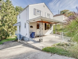 133 Hamburg St in Pittsburgh, PA - Building Photo